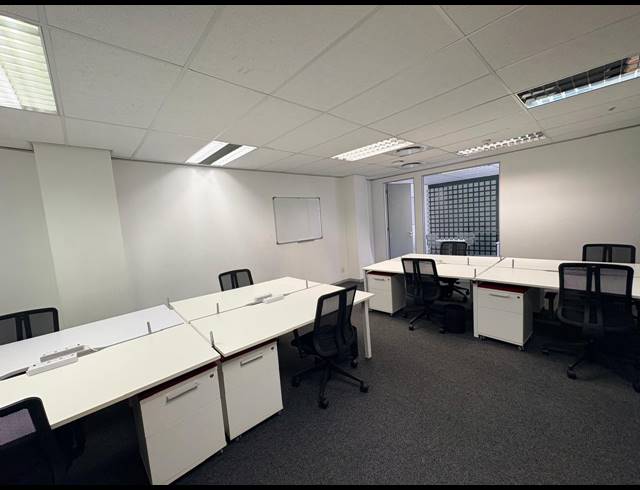 62M² SERVICED OFFICE TO LET IN FOURWAYS